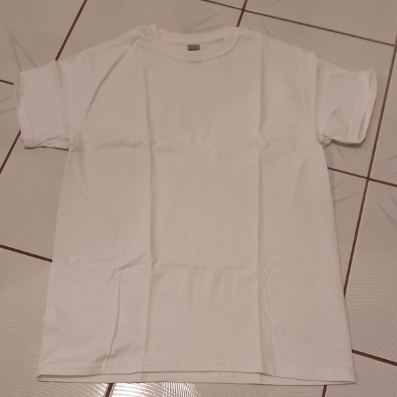 4/$40 New Plain White Tee - Size Medium - Picture 4 of 6